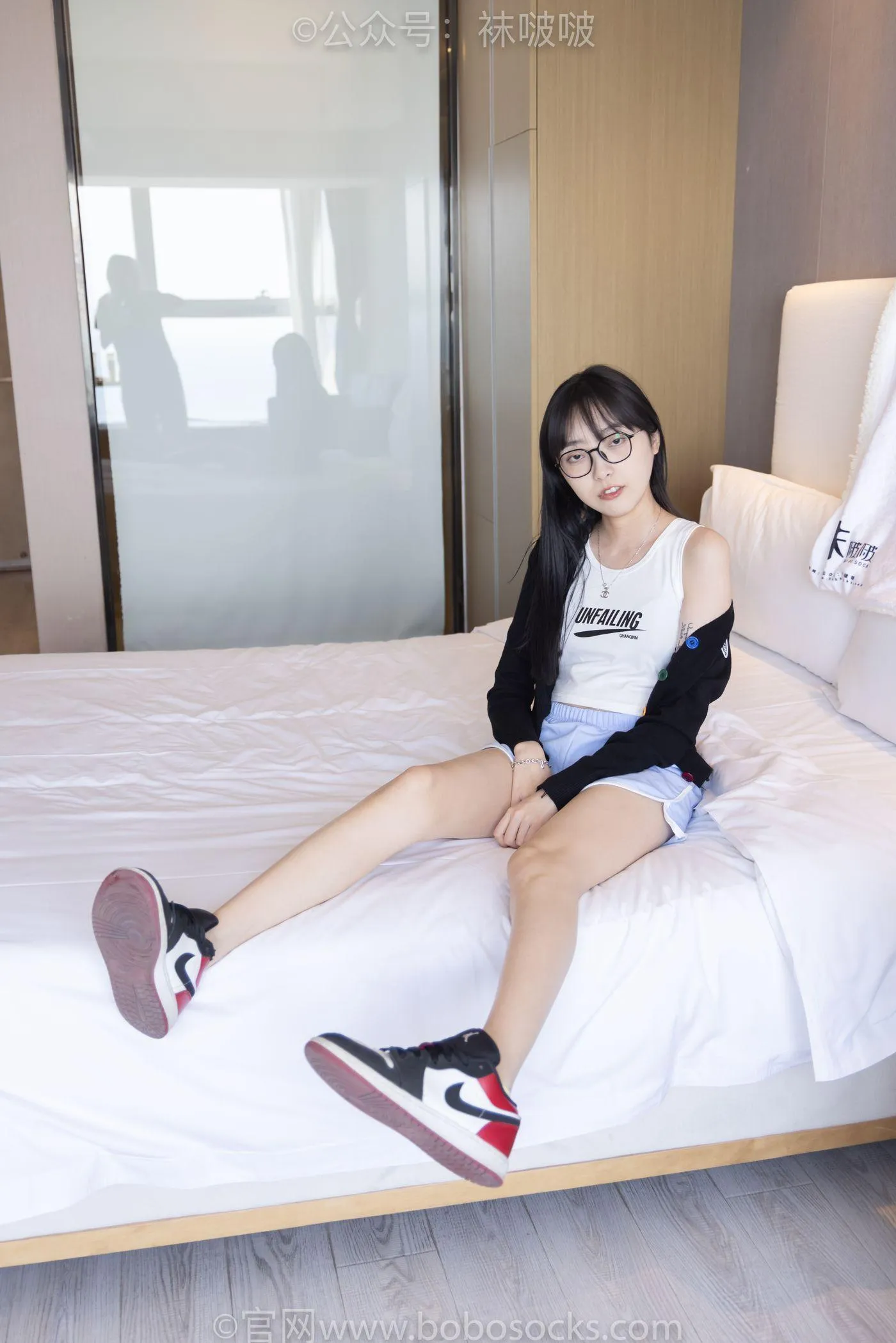 [BoBoSocks袜啵啵]NO.081 稚予- AJ、浅黄色短棉袜、浅蓝色短棉袜、裸足（花絮版） [145P]插图2